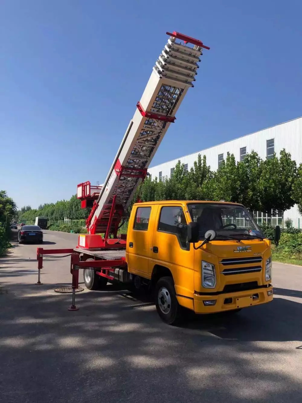 盐亭附近的云梯车出租服务：轻松解决高空作业需求