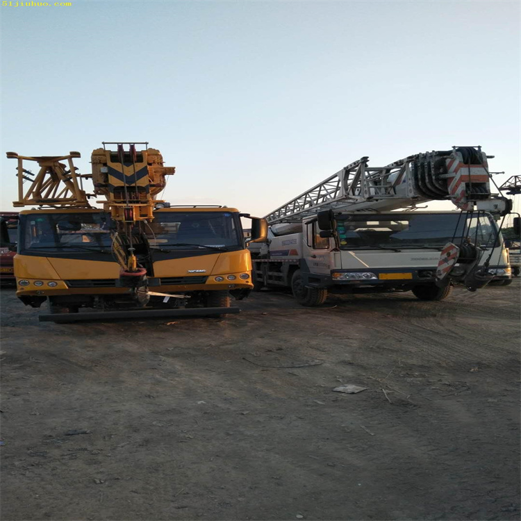 盐亭吊车吊挖机正确办法